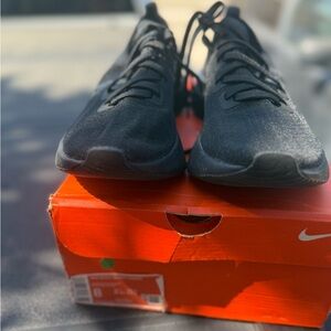 Nike Men's Dark Gray Sneakers